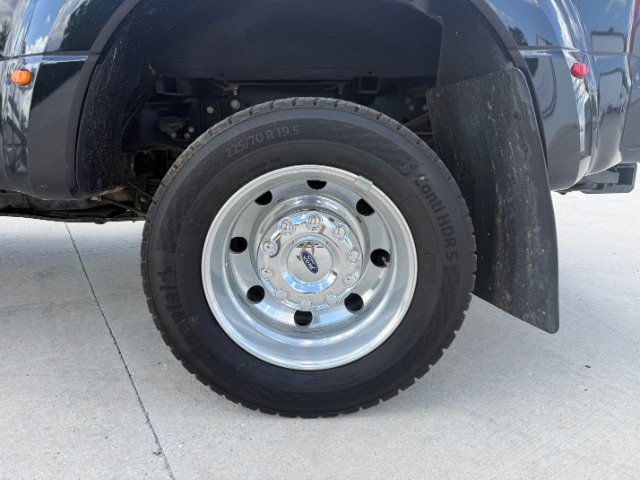 Used 2019 Black Ford Platinum image 12