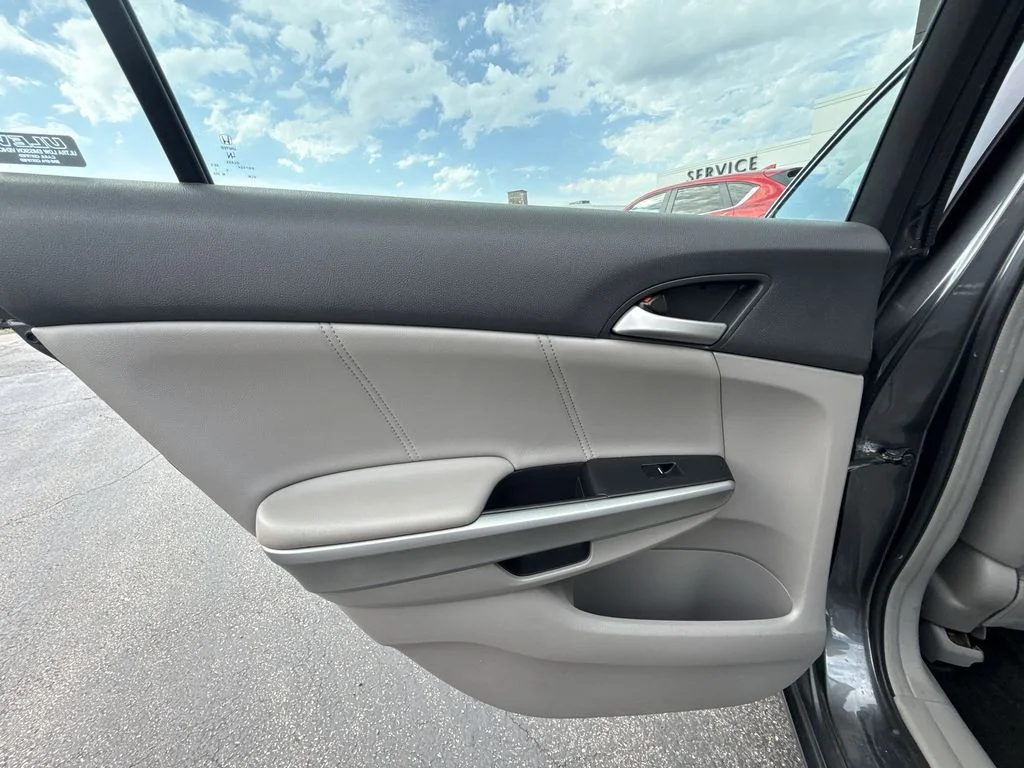 Used 2009 Gray Honda EX-L image 21