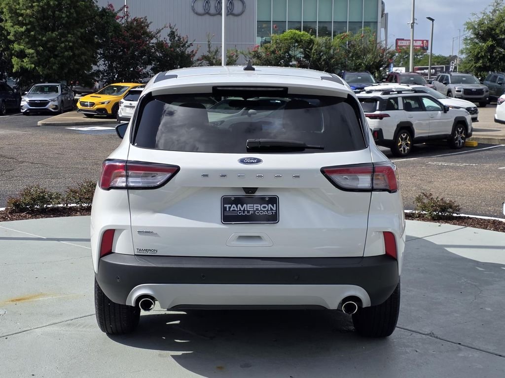 Used 2022 White Ford SEL image 3