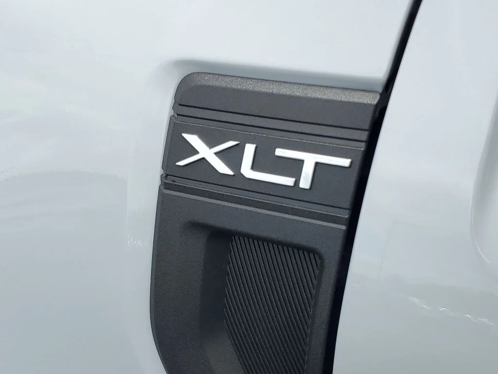 New 2026 Space White Metallic Ford XLT image 28