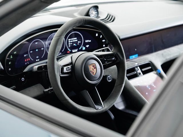 2025 Porsche Taycan GTS - Photo 9