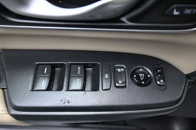 Used 2019 White Honda EX-L image 14