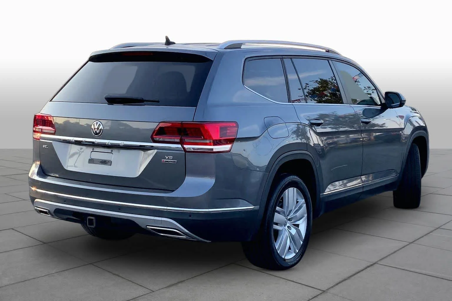 Used 2019 Platinum Gray Metallic Volkswagen 3.6L V6 SEL image 13