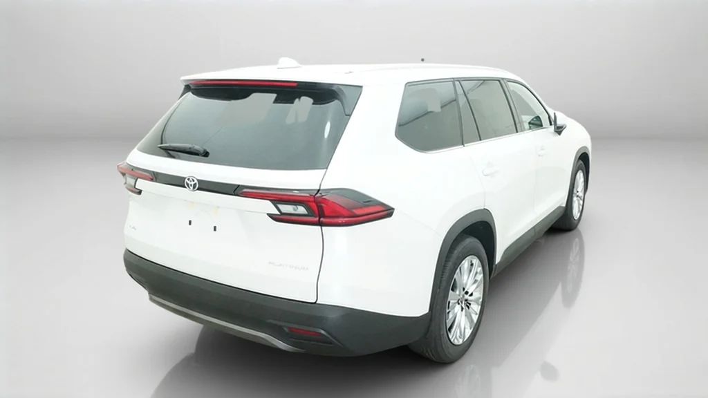 New 2026 Wind Chill Pearl Toyota Platinum image 11