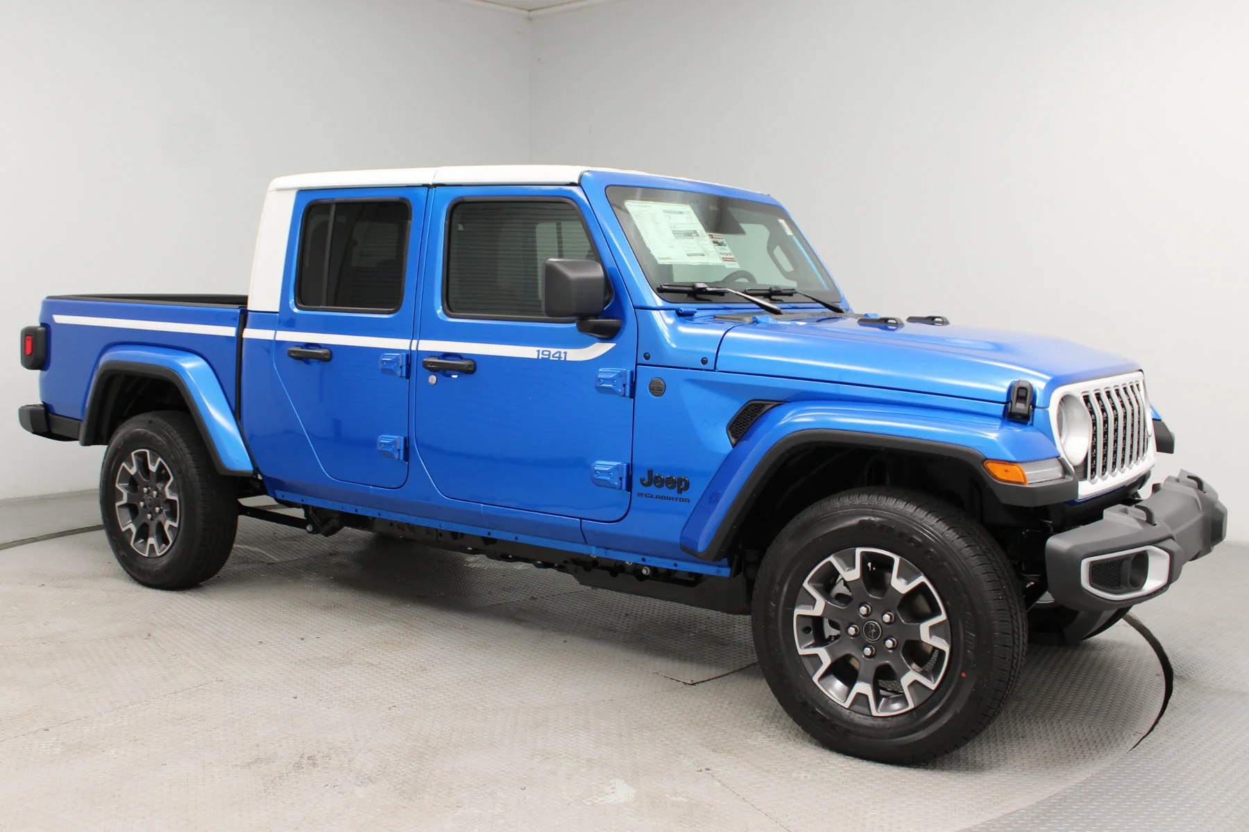 New 2026 Hydro Blue Pearl-Coat Exterior Paint Jeep Sahara image 24