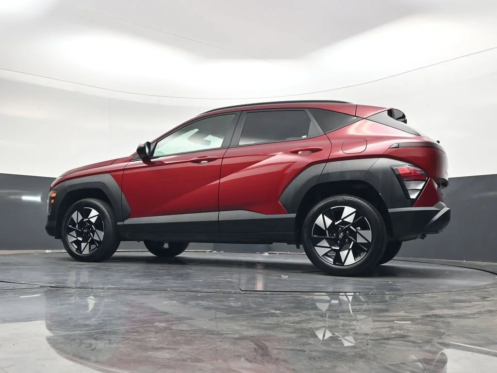 Used 2025 Red Hyundai SEL image 32