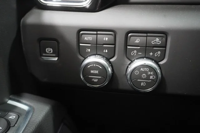 New 2026 Sterling Metallic GMC Denali DRW image 31