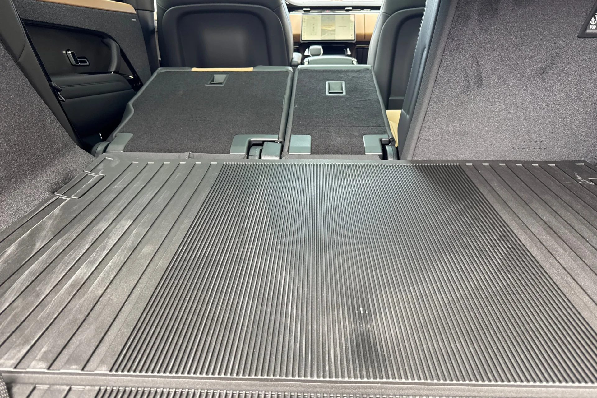 New 2026 Borasco Grey Land Rover Dynamic SE image 17