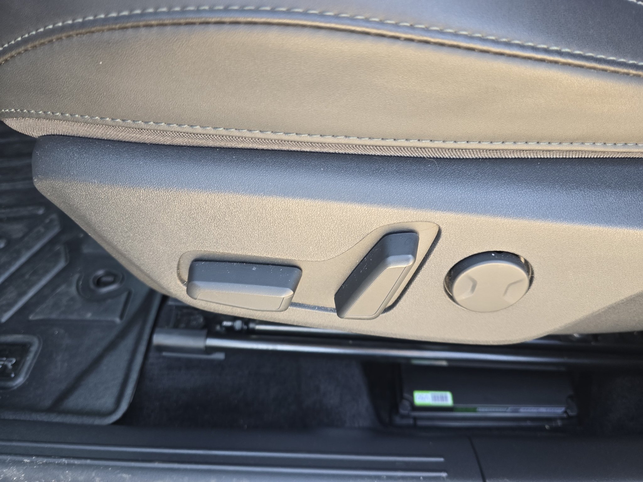 Used 2023 Steel Gray Kia Wave image 15