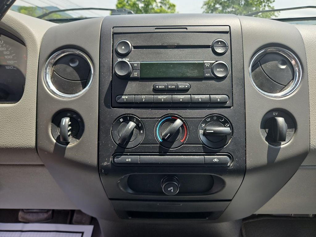 Used 2004  Ford  image 18