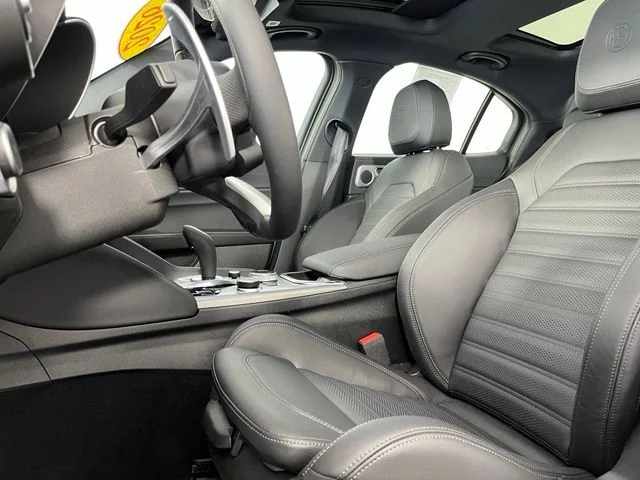 2026 Alfa Romeo Giulia Base - Photo 17