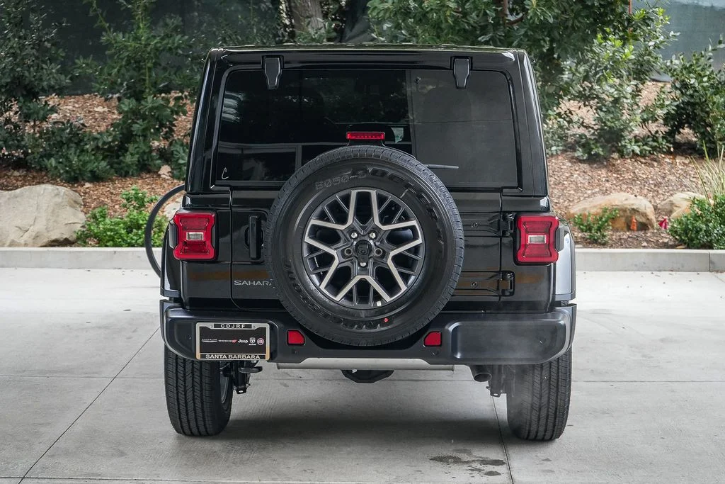 New 2026 Black Clear-Coat Exterior Paint Jeep Sahara image 5