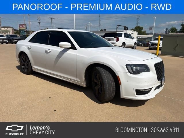 Used 2022 White Chrysler Touring L image 1