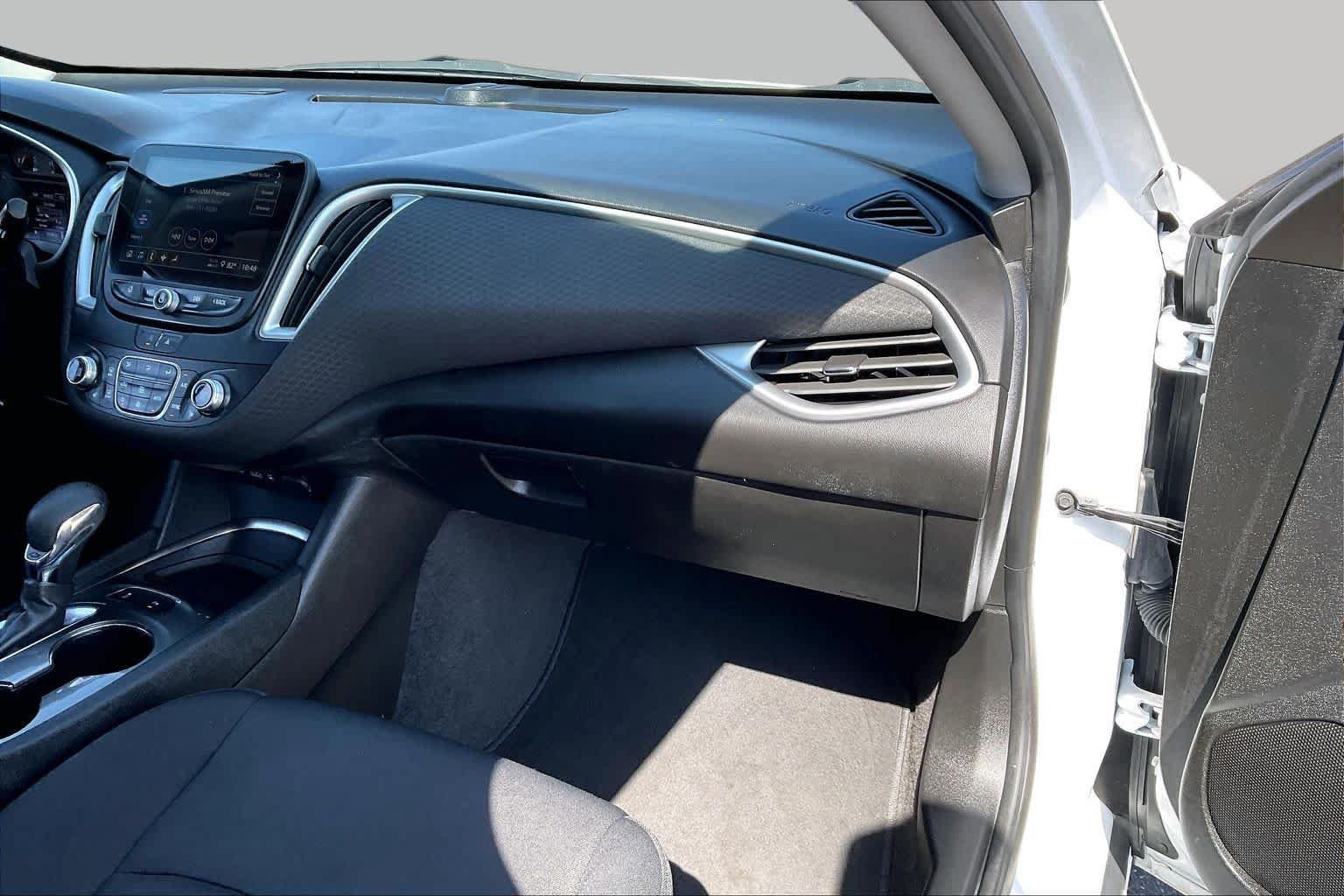 Used 2024 Summit White Chevrolet LT image 19