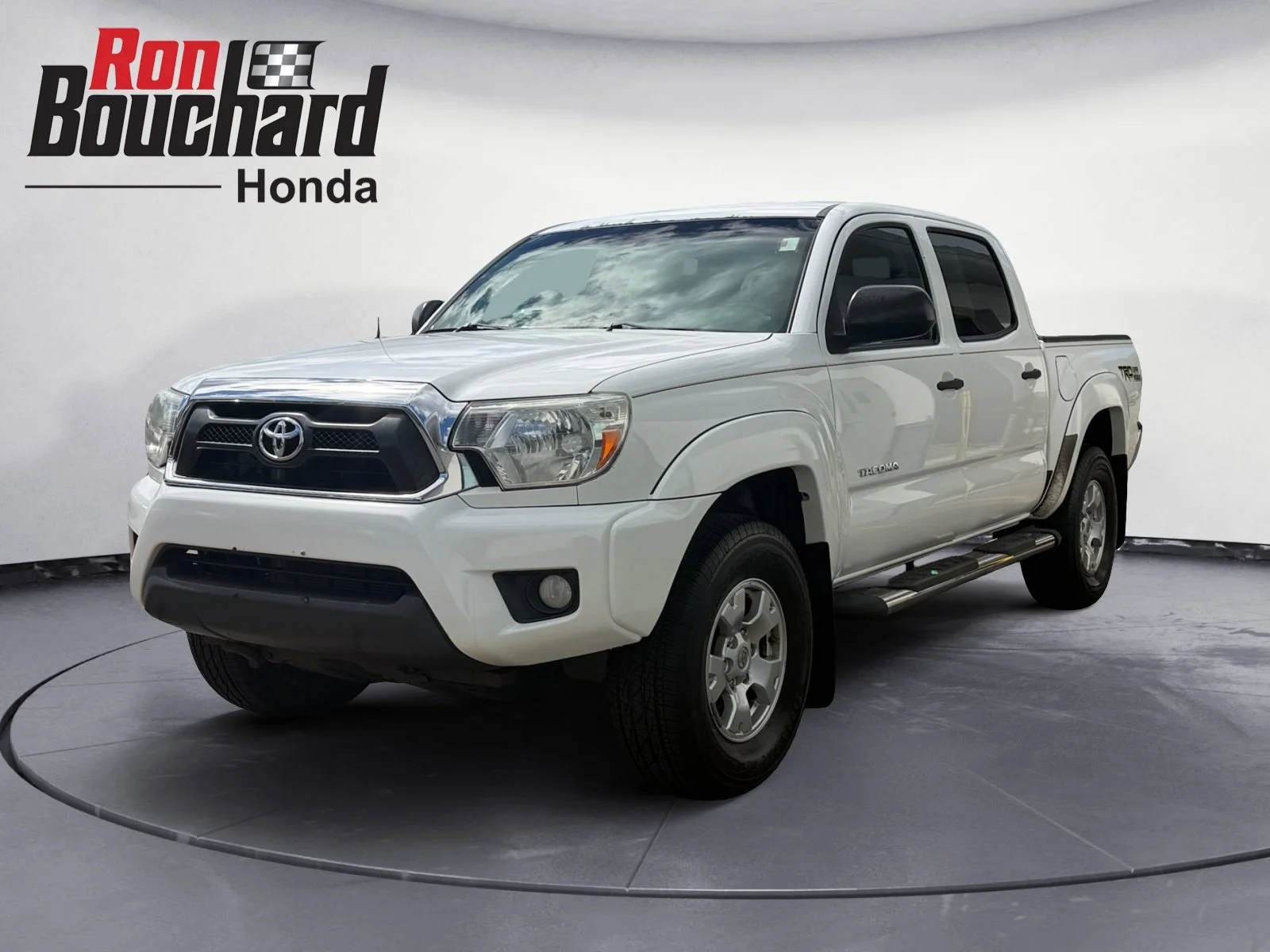 Used 2014 Super White Toyota Base image 5