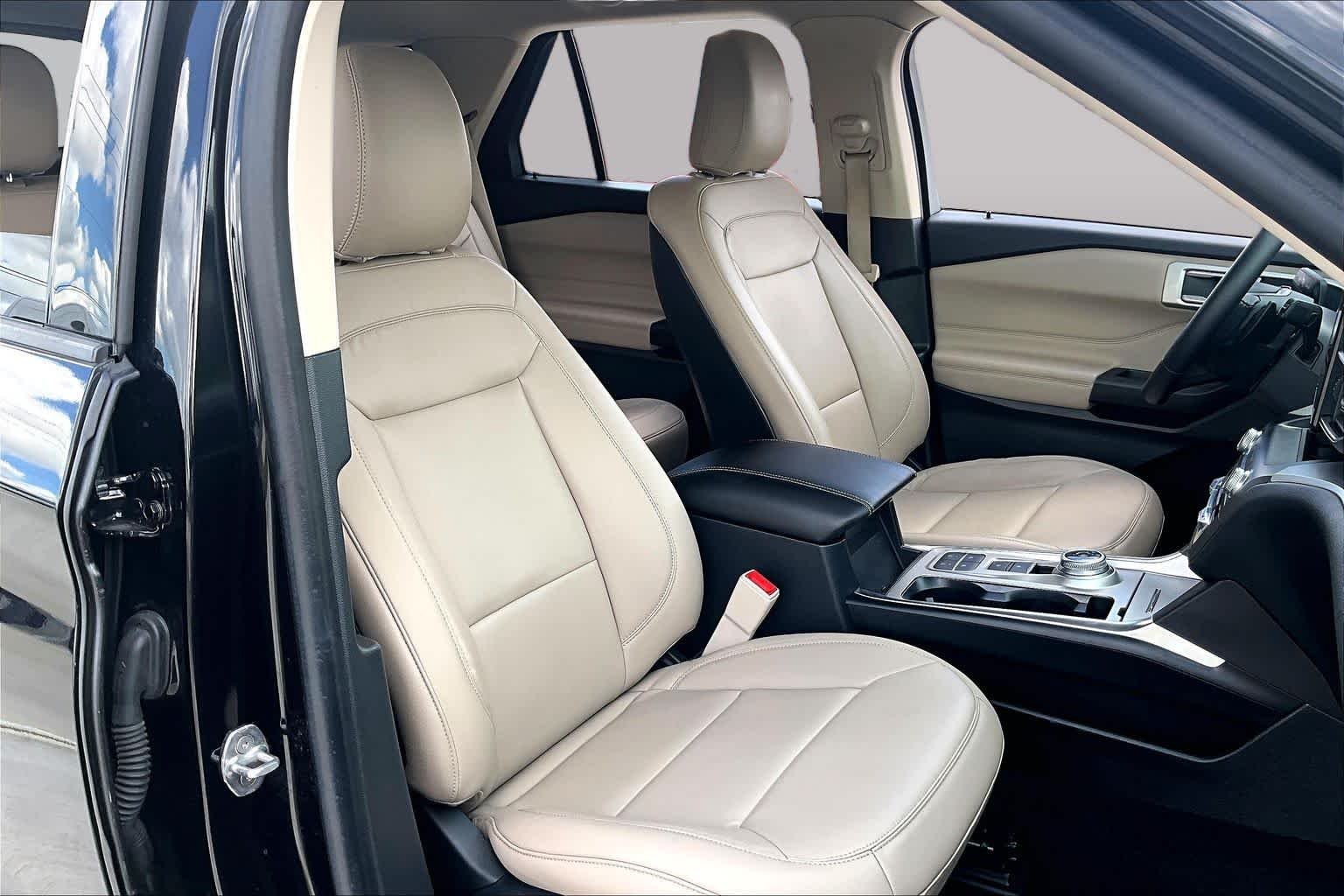 Used 2020 Agate Black Metallic Ford XLT image 7