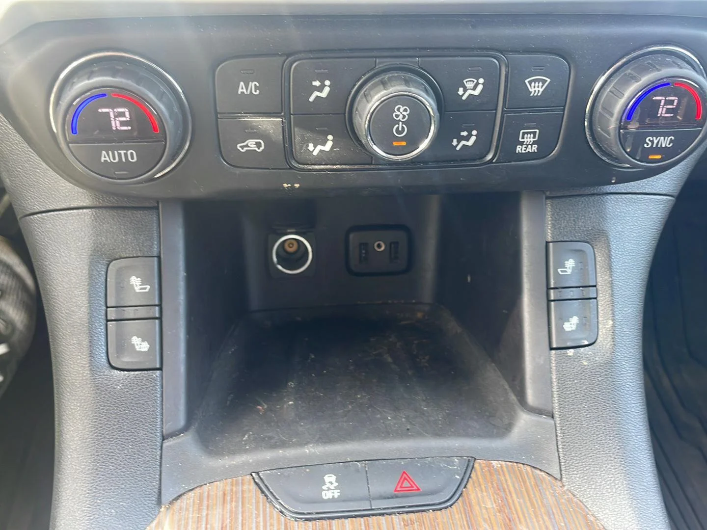 Used 2018 Ebony Twilight Metallic GMC SLE image 5