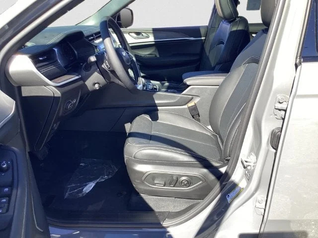 New 2027 Gray Jeep LIMITED RESERVE 4X4 image 10