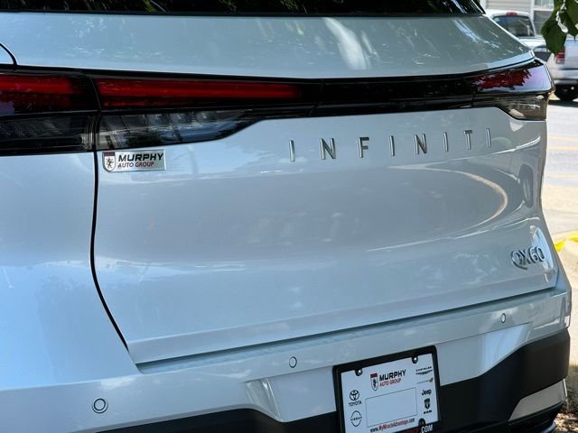 New 2027 RADIANT WHITE INFINITI Luxe FWD image 7