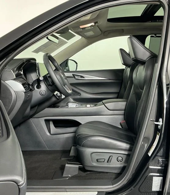 Certified Used 2025 Mineral INFINITI LUXE image 12