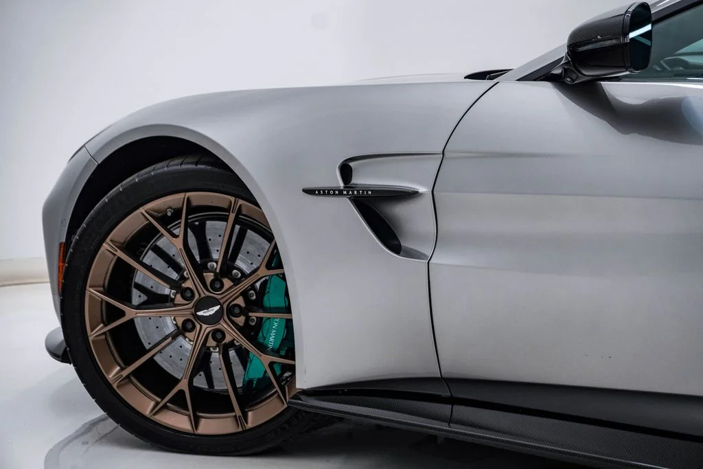 Used 2025 Aluminite Silver Aston Martin Carbon image 14