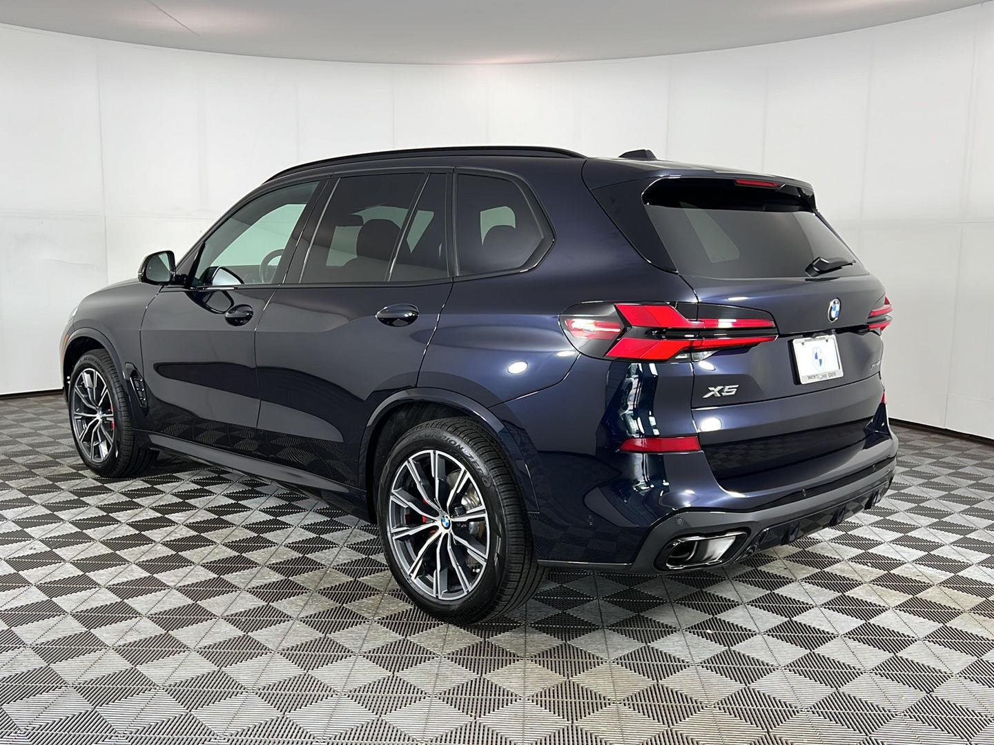 Used 2026 Carbon Black Metallic BMW xDrive40i image 7