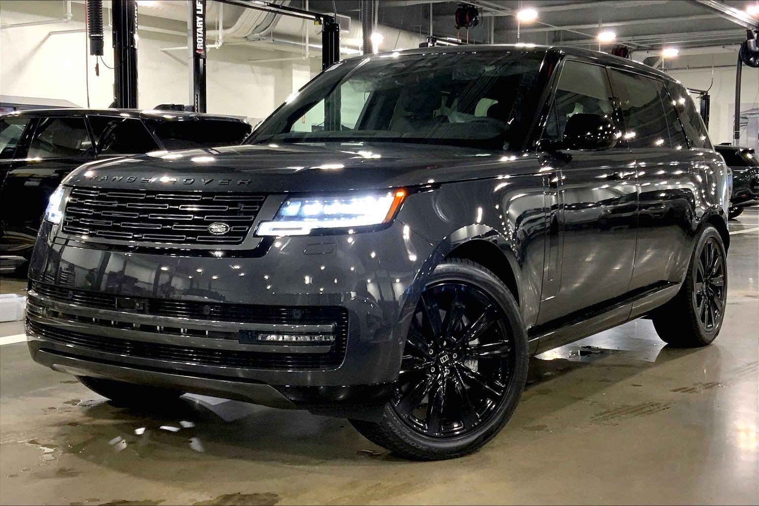 New 2027 Carpathian Grey Land Rover SE image 1