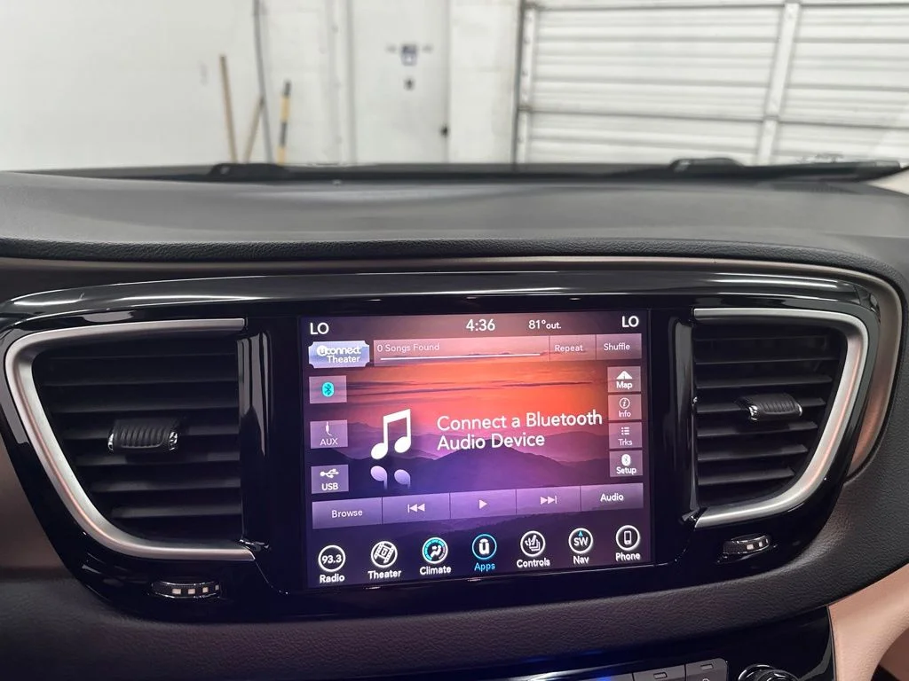 Used 2018 Gray Chrysler Touring L Plus image 17