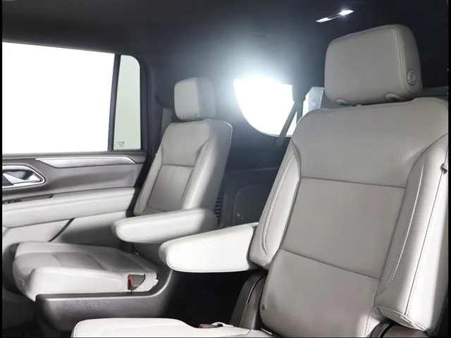 2021 Chevrolet Suburban Z71 - Photo 16