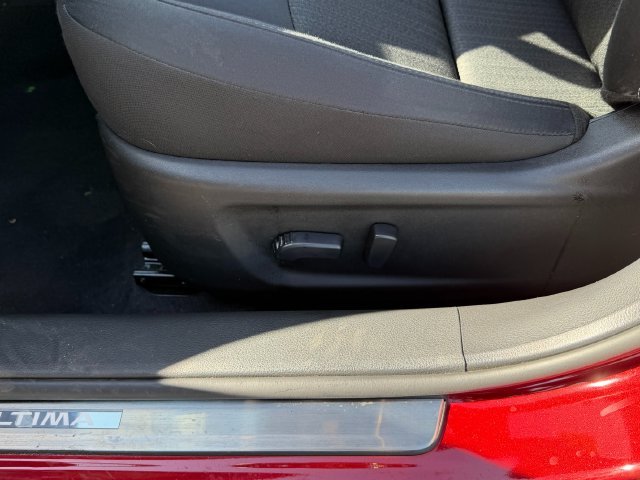 Used 2025 Red Nissan 2.5 SV image 32