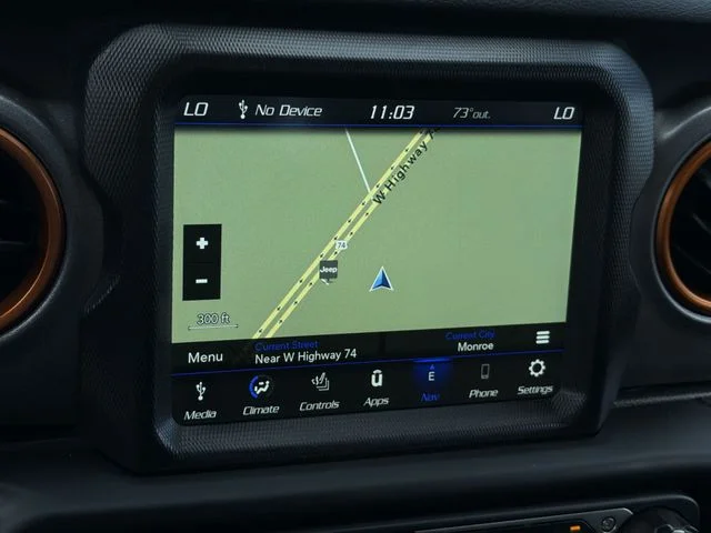 Used 2020 Black Jeep Mojave image 24
