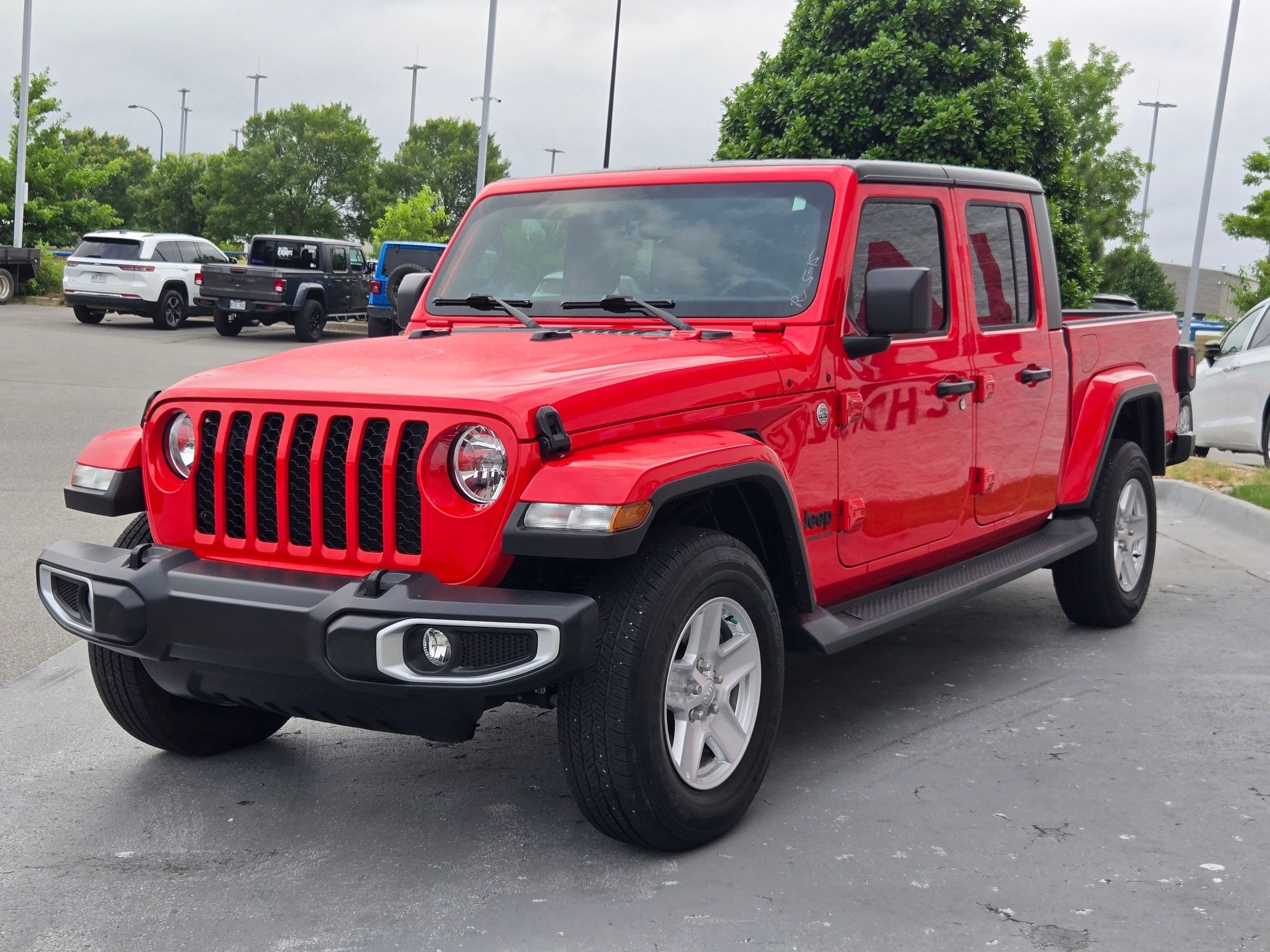 Used 2021 Firecracker Red Clearcoat Jeep Sport S image 3