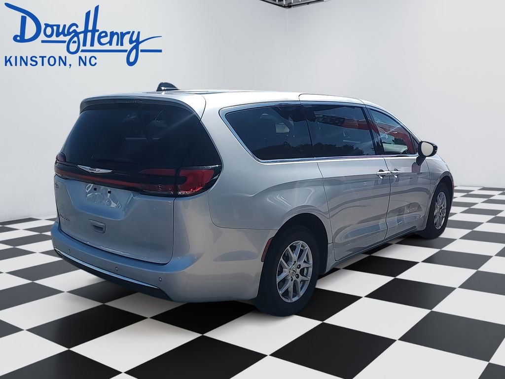 Used 2024 Silver Chrysler Touring L image 5