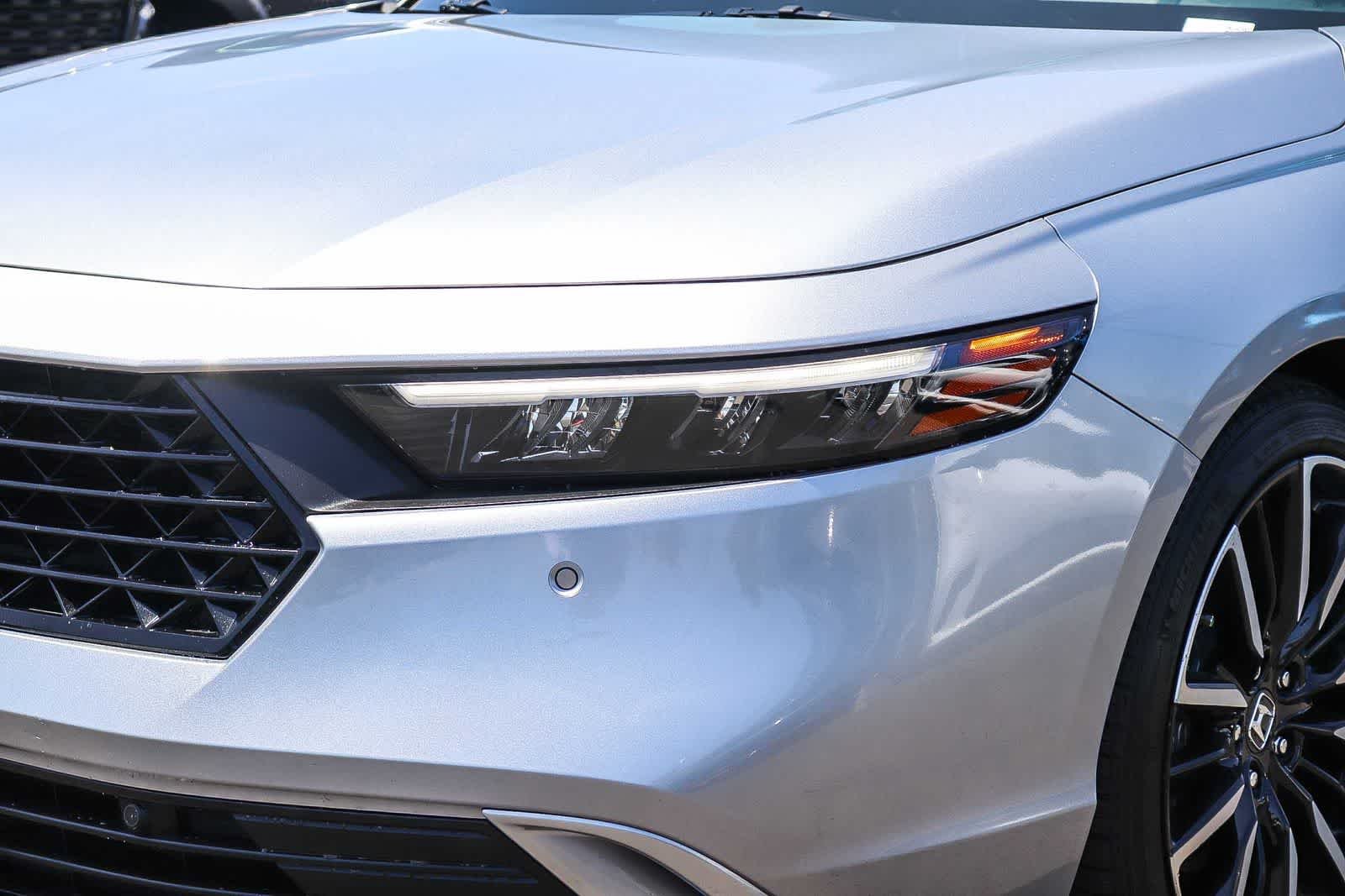 Used 2024 Solar Silver Metallic Honda Touring image 8