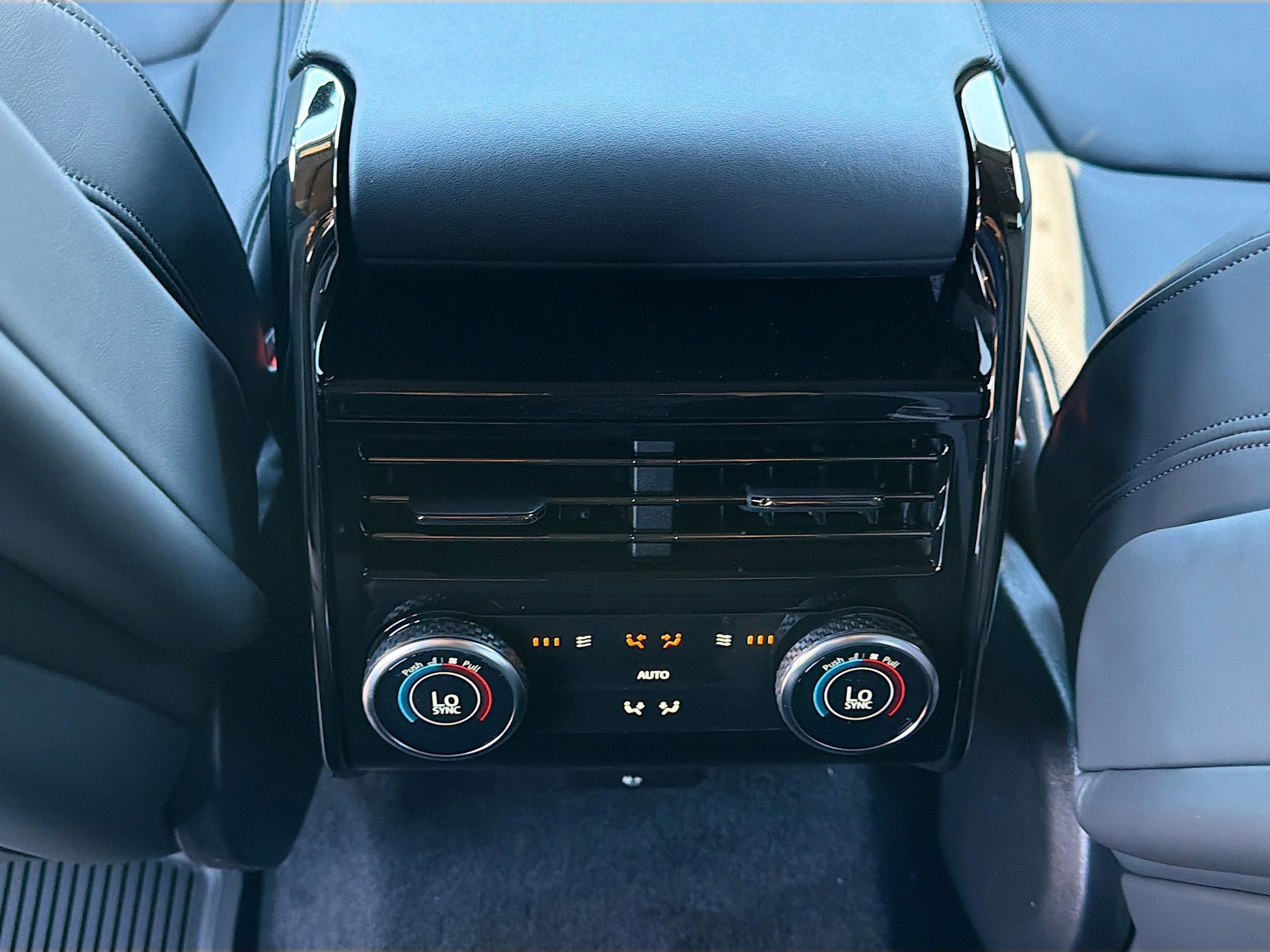 New 2026 Constellation Blue Ultra Metallic Gloss Land Rover Dynamic SE image 21