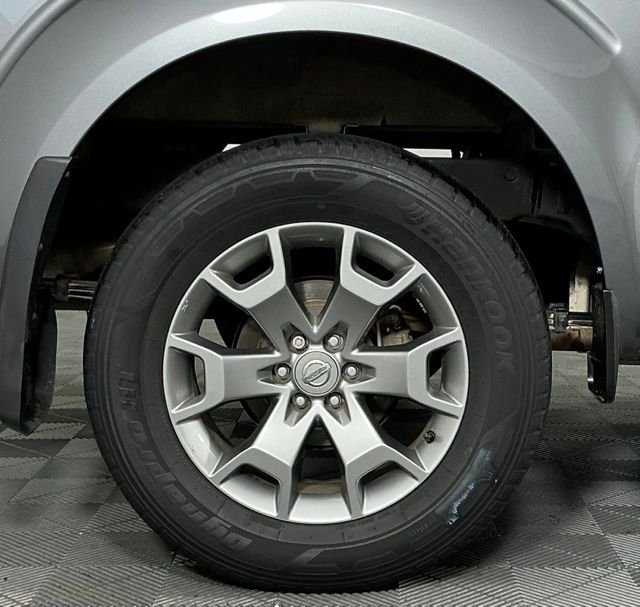Used 2021 Gray Nissan SV image 9