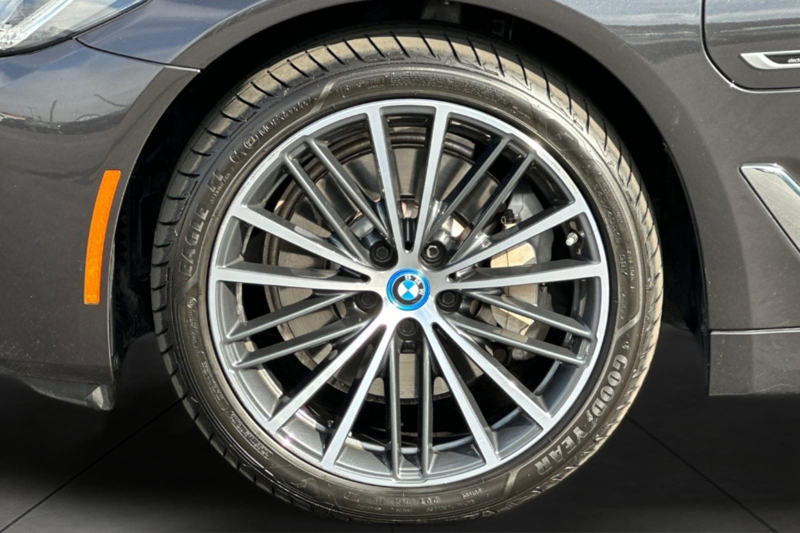 Used 2023 Dark Graphite Metallic BMW 530e xDrive image 25