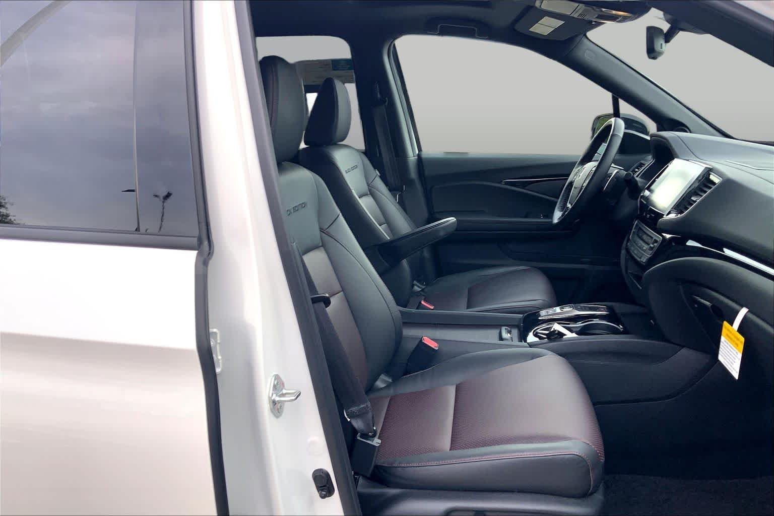 Used 2023 Platinum White Pearl Honda Black Edition image 9