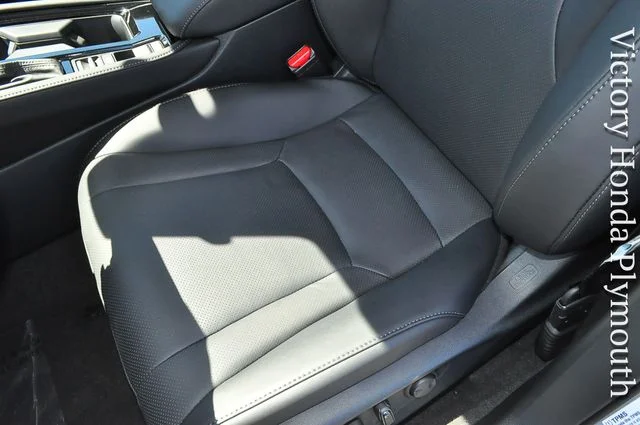 New 2026 Solar Silver Metallic Honda Touring image 9