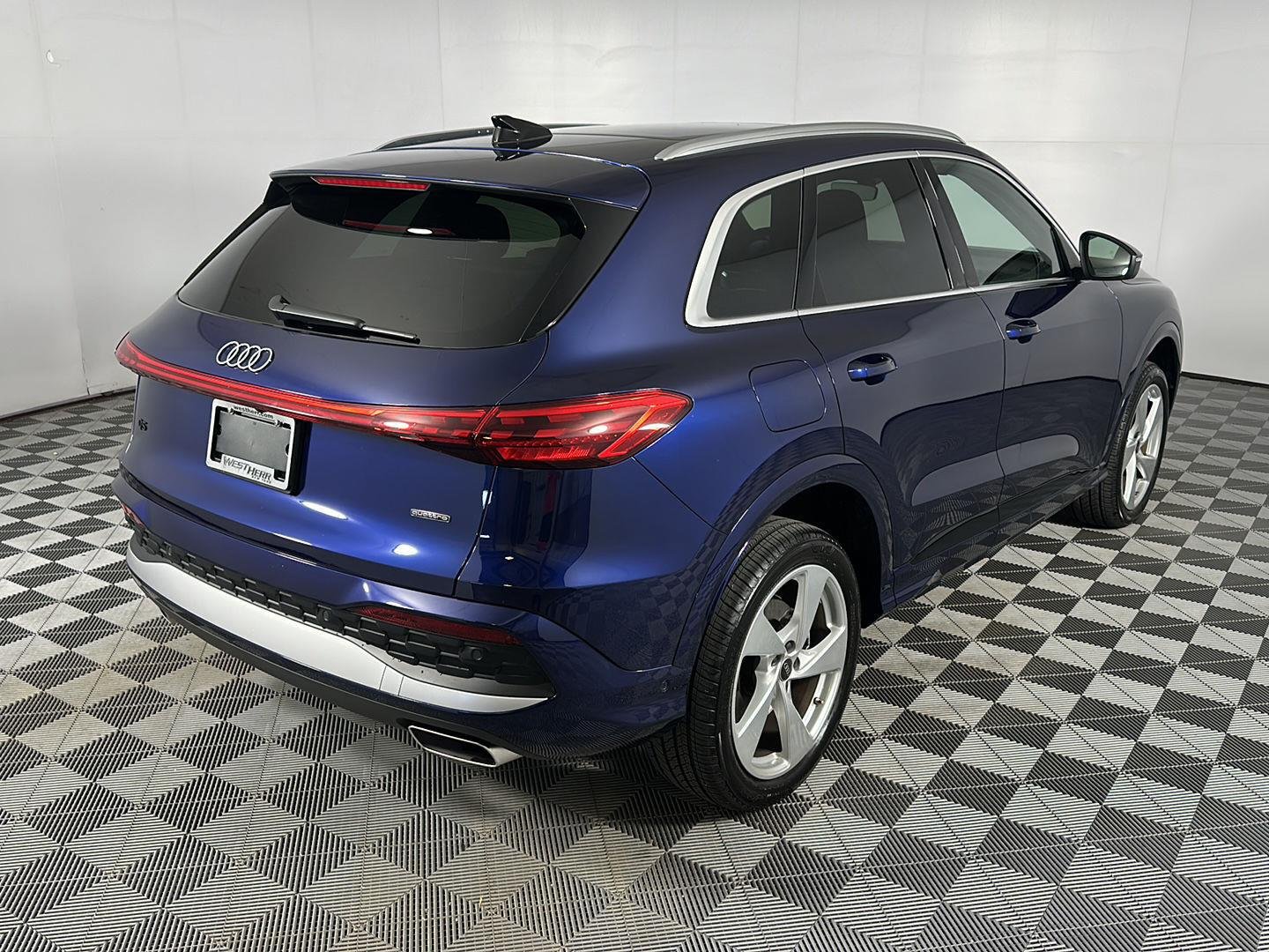 Used 2025 Navarra Blue Metallic Audi Premium Plus image 8