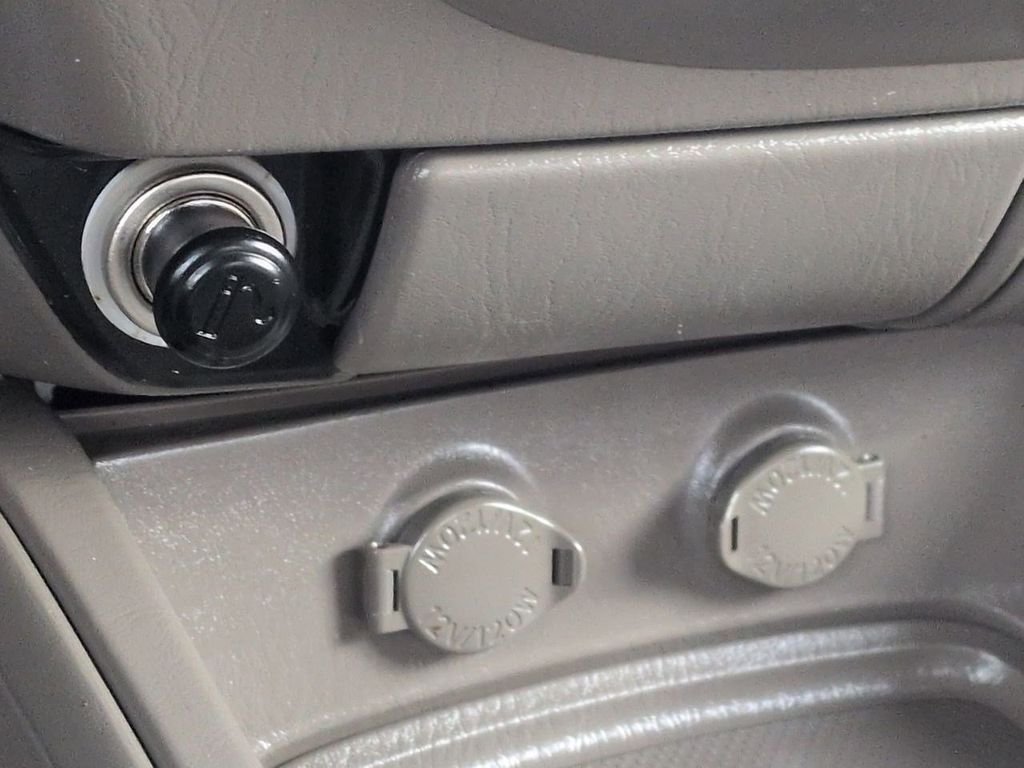 Used 2006 Natural White Toyota SR5 image 20