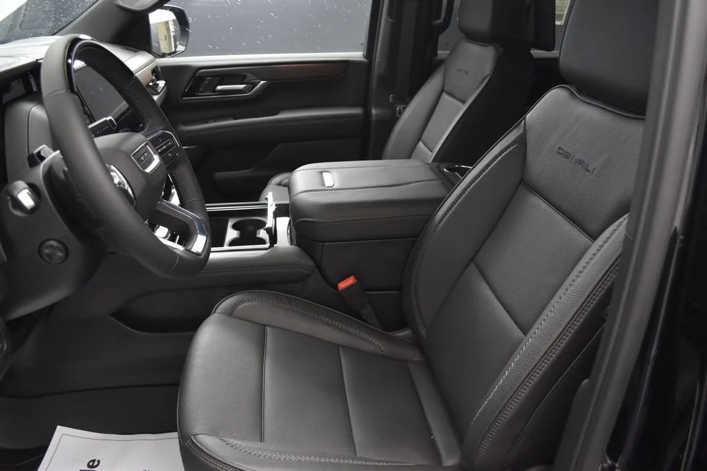 2026 GMC Yukon Denali - Photo 15