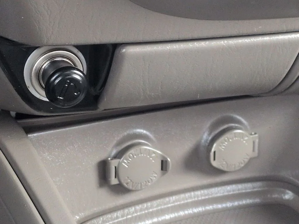 Used 2006 Natural White Toyota SR5 image 20