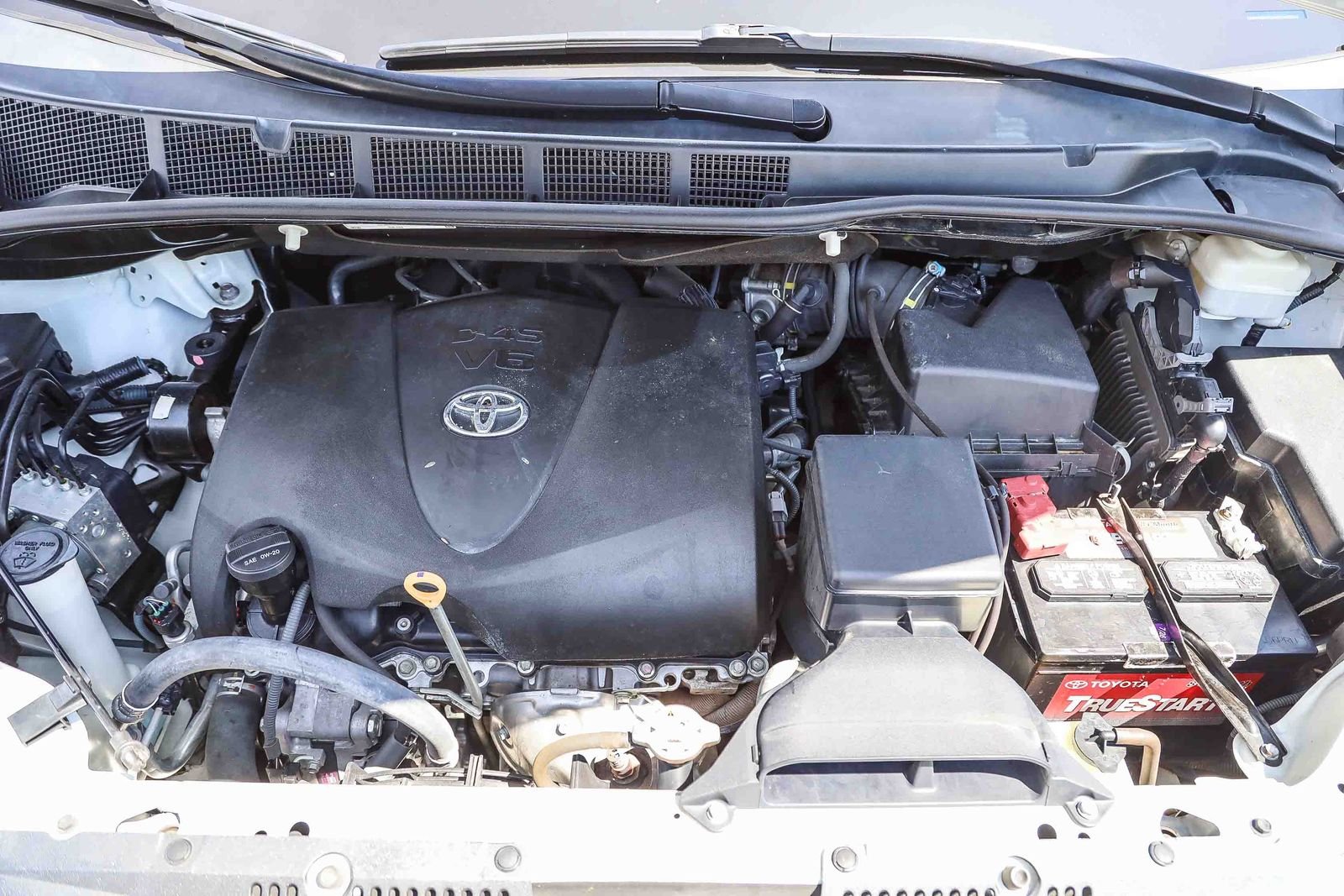 Certified Used 2020 Blizzard Pearl Toyota Limited image 26