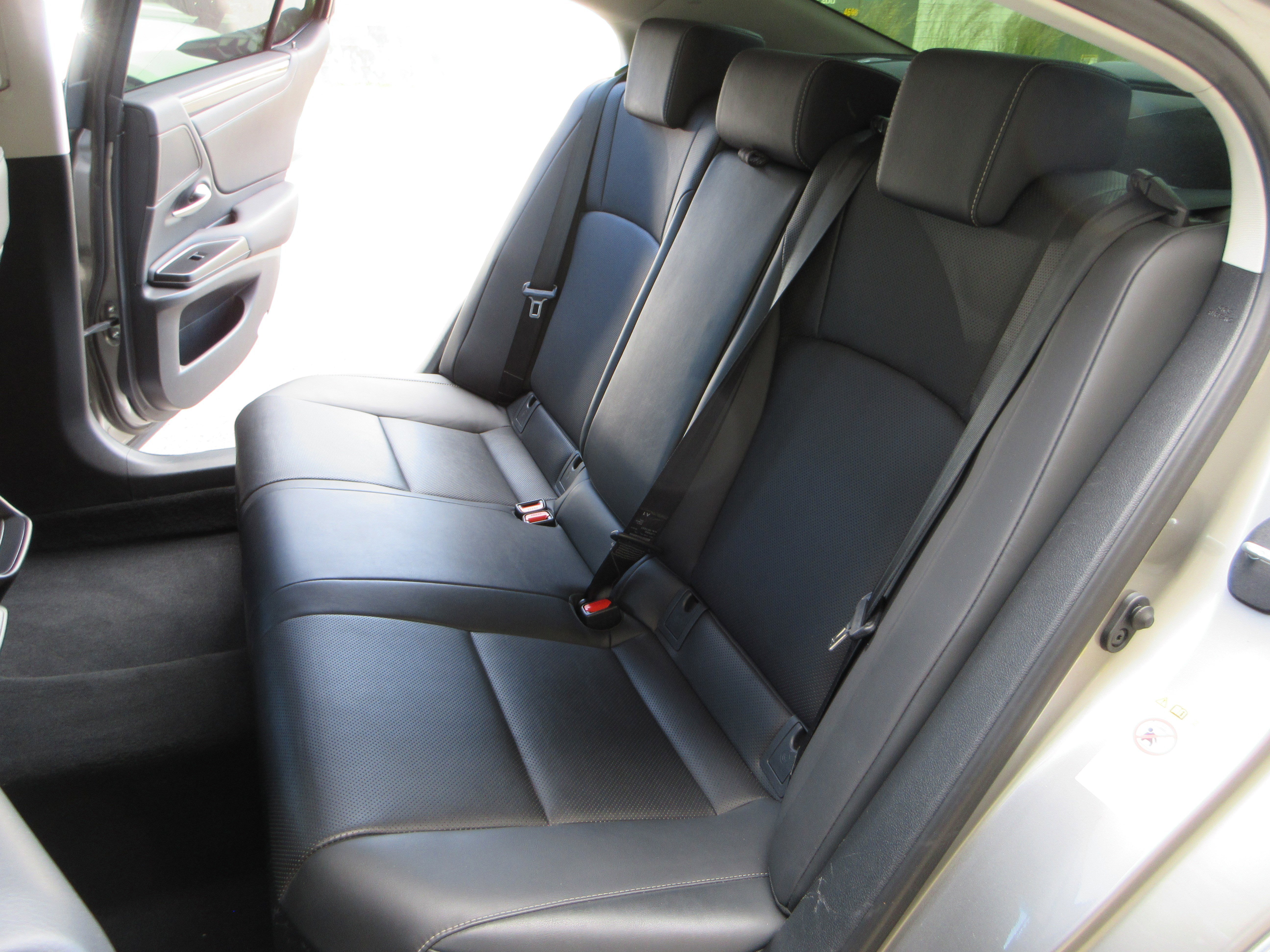Used 2019 Atomic Silver Lexus 300h image 22