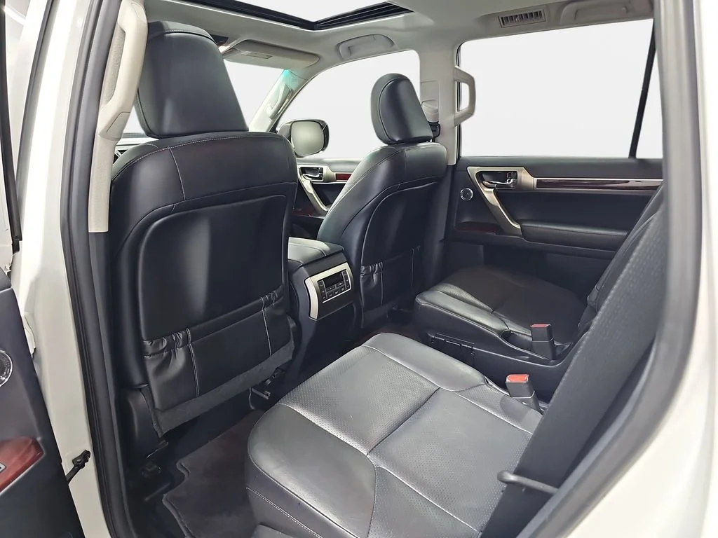 Used 2017 White Lexus 460 Luxury image 13