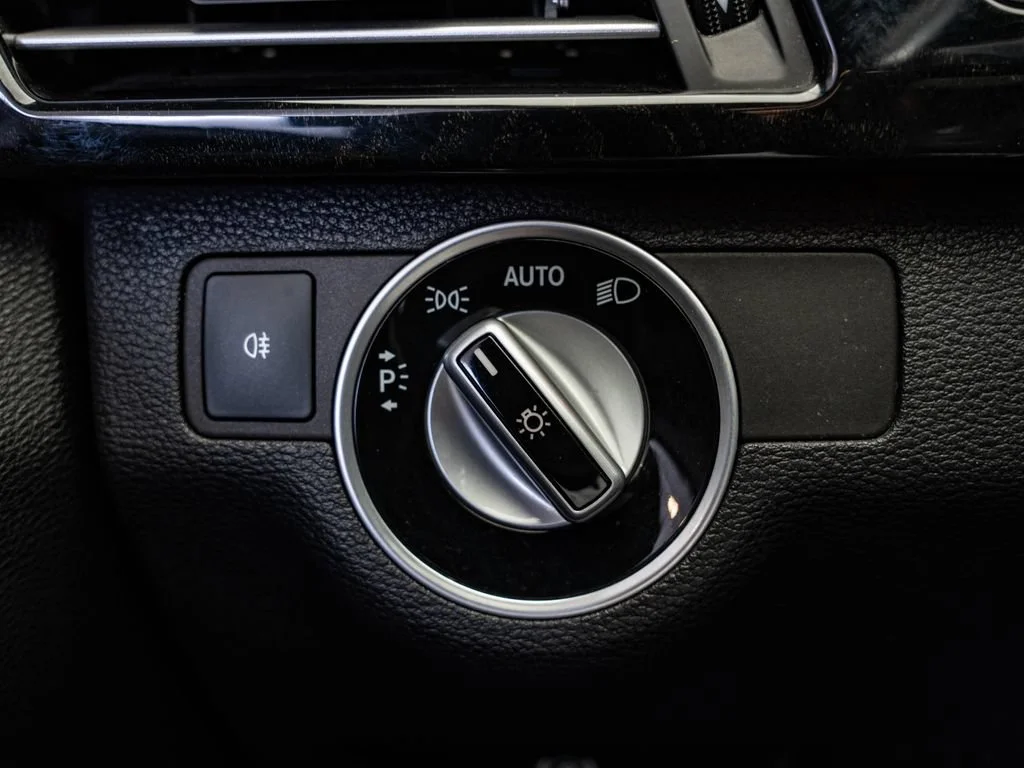Used 2012 White Mercedes-Benz E 350 Luxury image 27
