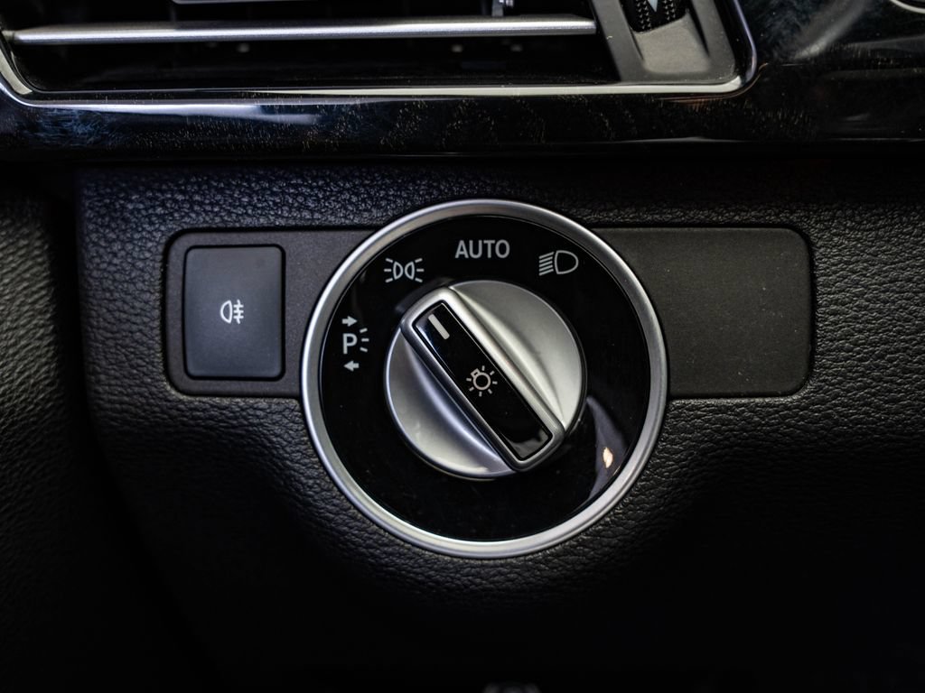 Used 2012 White Mercedes-Benz E 350 Luxury image 27