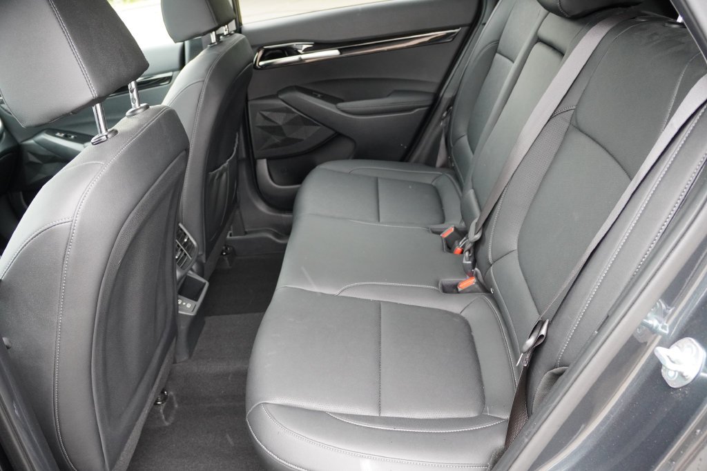 Used 2024 Gravity Gray Kia EX image 17