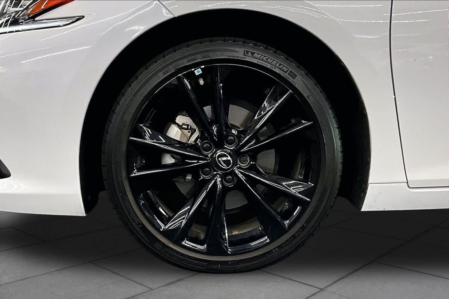 Used 2024 Ultra White Lexus F SPORT Handling image 10